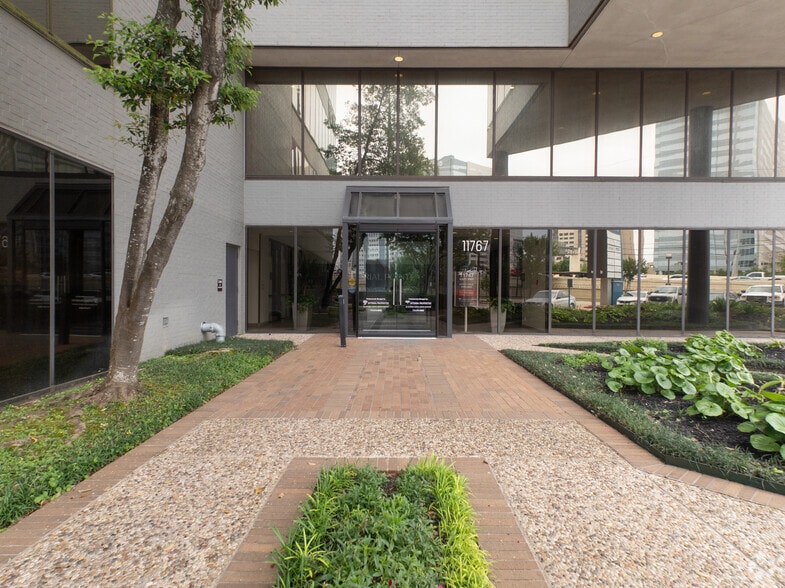 More Photos Of 11767 Katy Fwy, Houston Office For Lease