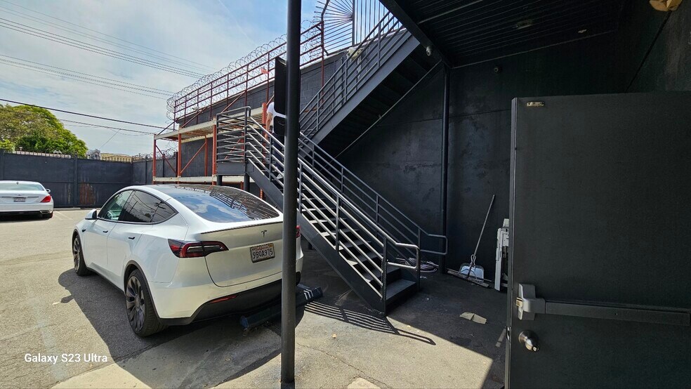 More Photos Of 2614 Crenshaw Blvd, Los Angeles Loft Creative Space For Lease