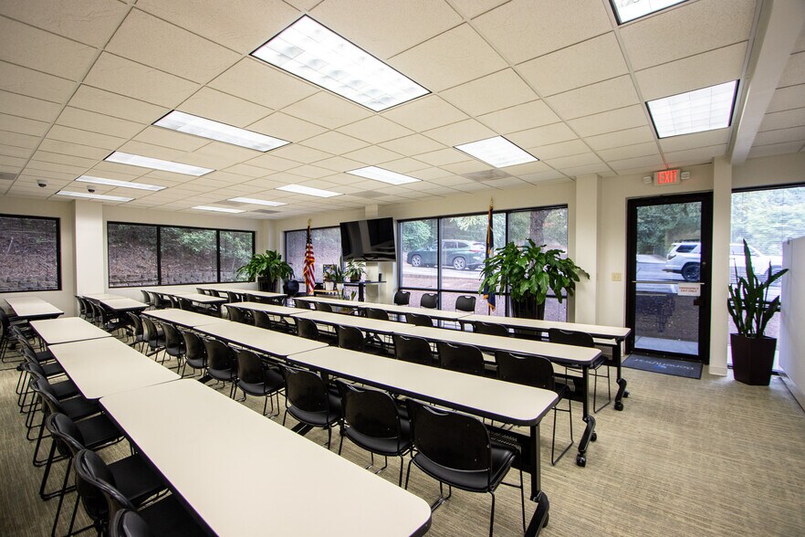 More Photos Of 3800 Fernandina Rd, Columbia Office For Sale