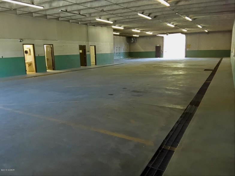 More Photos Of 172 N 2nd St, Granby Warehouse For Sale