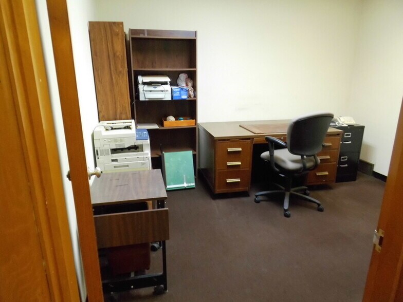 More Photos Of 406 Missouri Ave, East Saint Louis Office For Sale