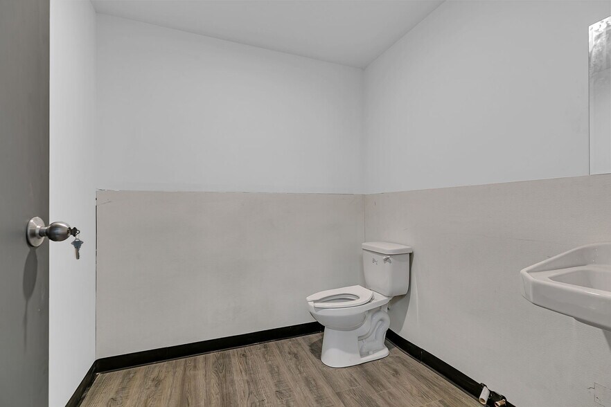 More Photos Of 585 1st St SE, Saint Cloud Warehouse For Sale