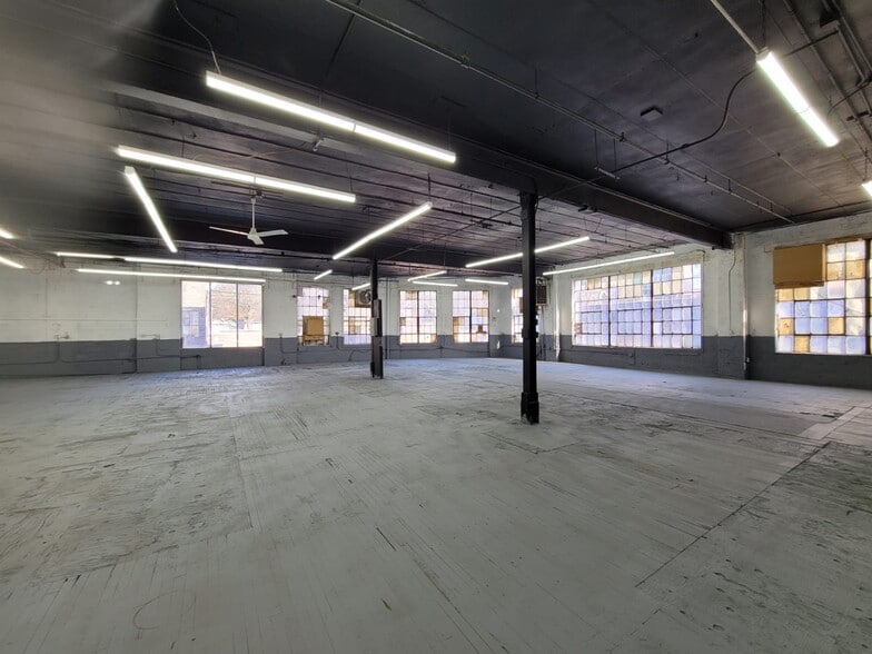 More Photos Of 830 Barry St, Bronx Warehouse For Sale