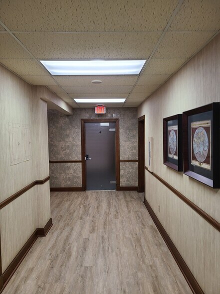 More Photos Of 2701-2709 Washington ave, Evansville Office For Sale