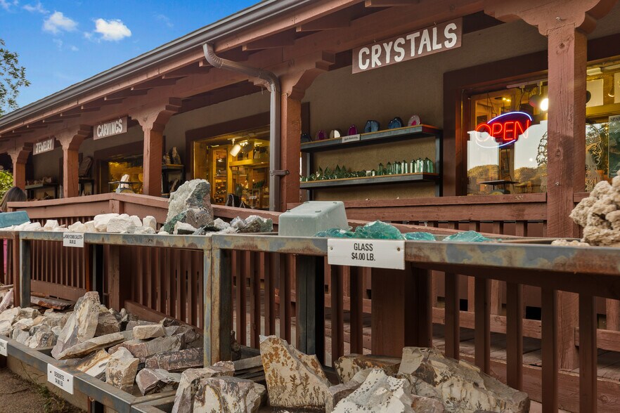 More Photos Of 694 Zion Park Blvd, Springdale Storefront Retail Residential For Sale