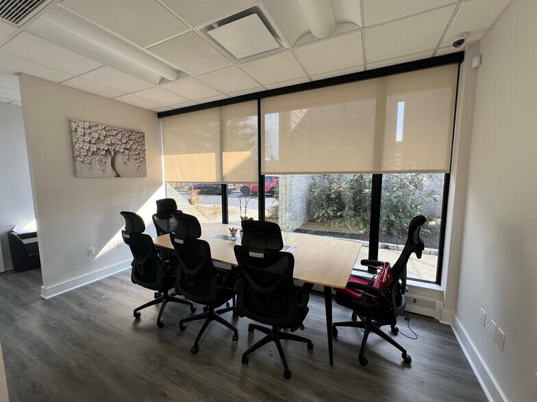 More Photos Of 185-205 Froehlich Farm Blvd, Woodbury Medical For Lease