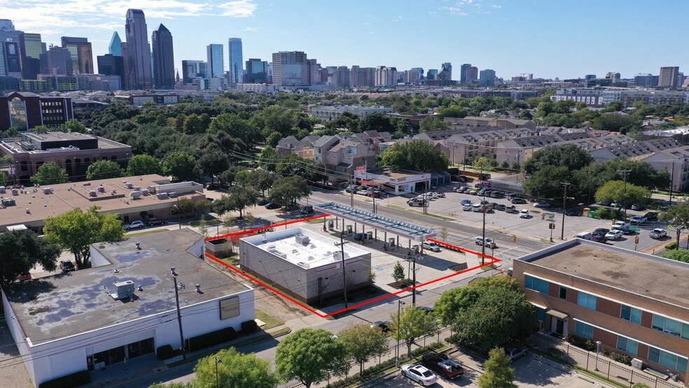 More Photos Of Live Oak & Washington, Dallas Convenience Store For Sale