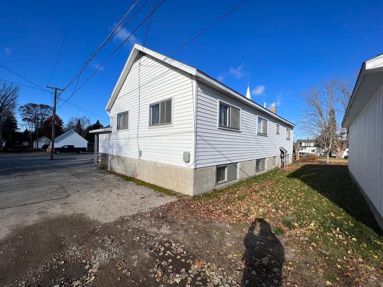 More Photos Of 321 W John St, Newberry Religious Facility For Sale