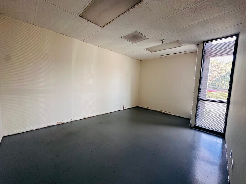 More Photos Of 1050 W Central Ave, Brea Manufacturing For Lease