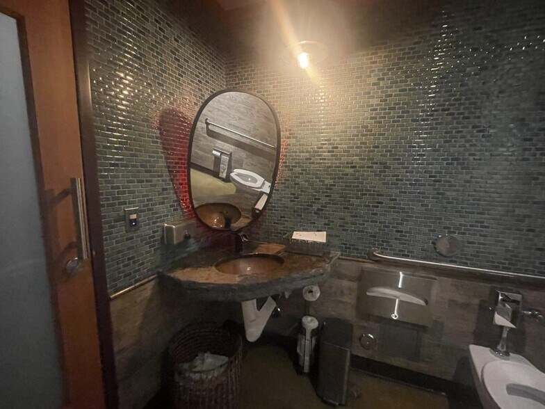 More Photos Of 450 Main St, El Segundo Restaurant For Lease
