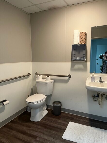 More Photos Of 930 E St, Rio Linda Office Residential For Lease