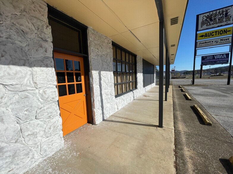 More Photos Of 702 Chastain Blvd W, Glencoe Warehouse For Lease