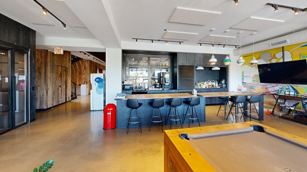 More Photos Of 1643 N Milwaukee Ave, Chicago Office For Lease