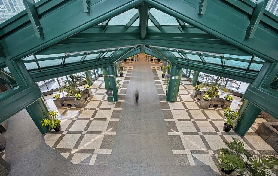 More Photos Of 330 Front St W, Toronto Office For Lease