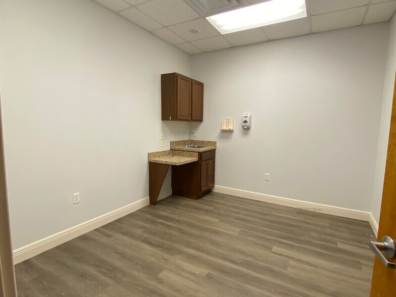 More Photos Of 781 County Road 466, Lady Lake Medical For Sale