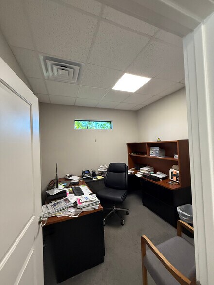 More Photos Of 905 3rd St, Marble Falls Storefront Retail Office For Sale