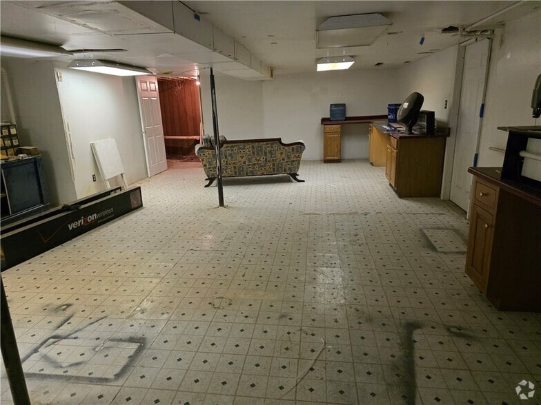 More Photos Of 3791-3797 S Main St, Marion General Retail For Sale