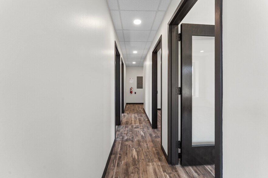 More Photos Of 2988 George Washington Memorial Hwy, Hayes Office For Sale