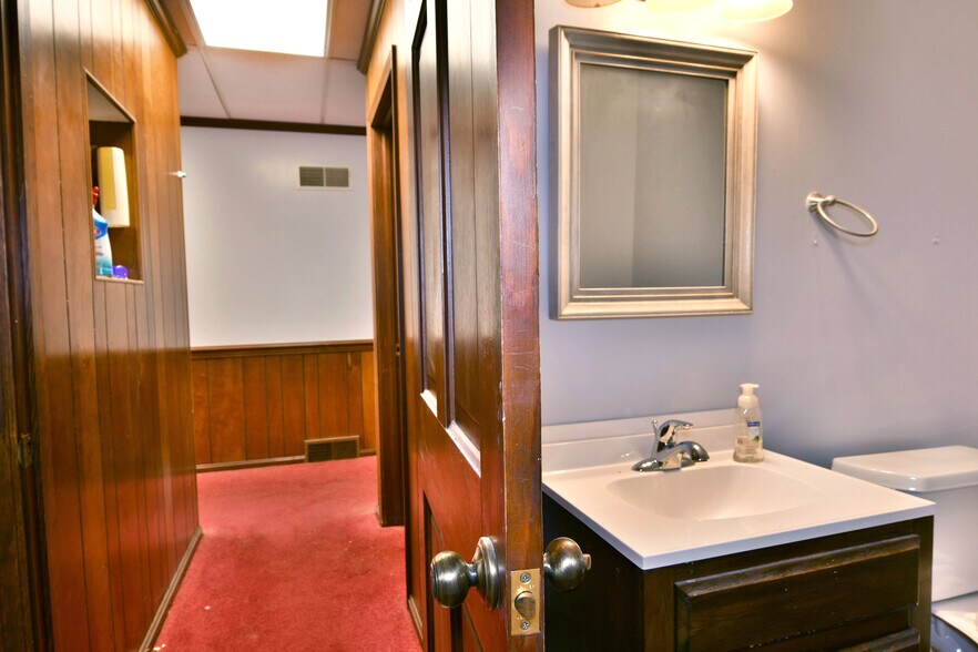 More Photos Of 696 Valley View Dr, Brookfield Office For Sale