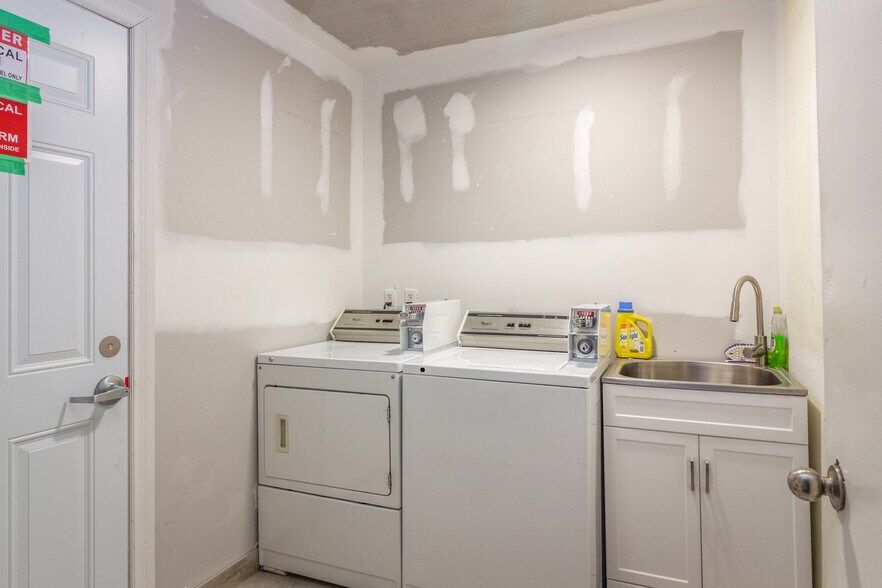 More Photos Of 2709 Lake Shore Dr, Toronto Apartments For Sale