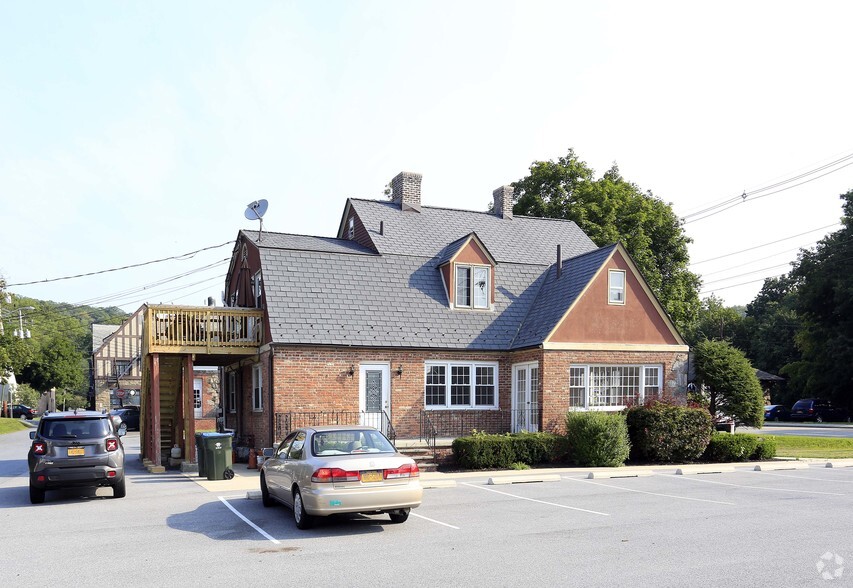 Primary Photo Of 14 Store Rd, Tuxedo Park Office For Lease
