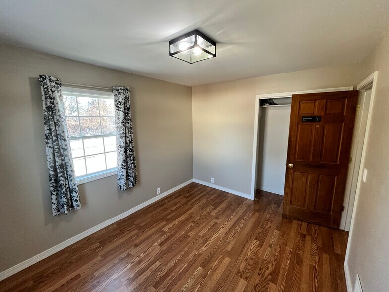 More Photos Of 260 Calumet St, Oswego Office For Sale