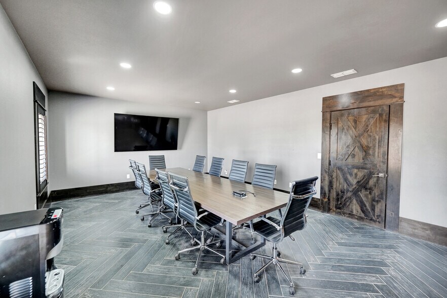 More Photos Of 9013 W County Road 160, Midland Showroom For Sale