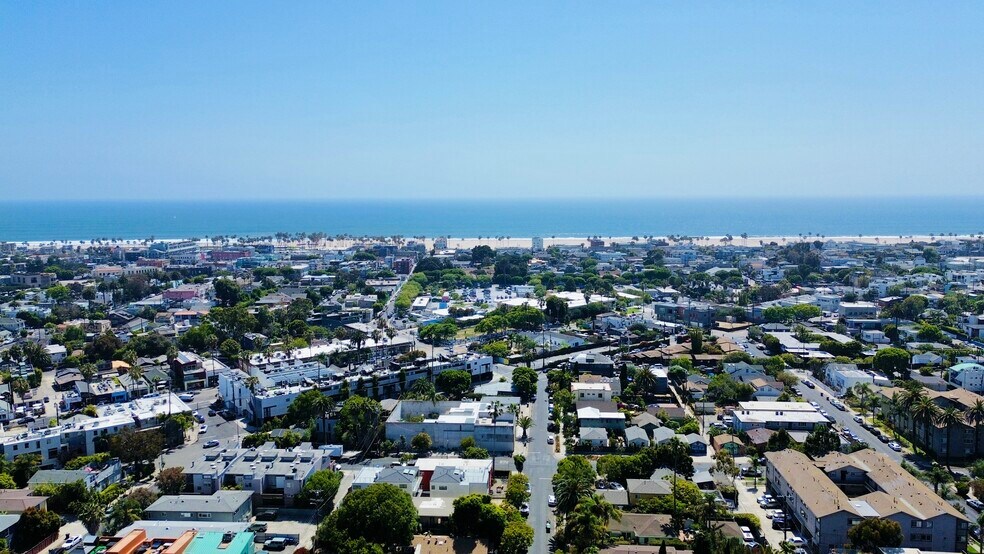 More Photos Of 512 Westminster Ave, Venice Apartments For Sale