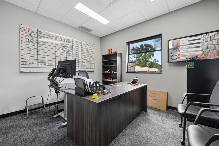 More Photos Of 2929 E 14th Ave, Columbus Showroom For Sale