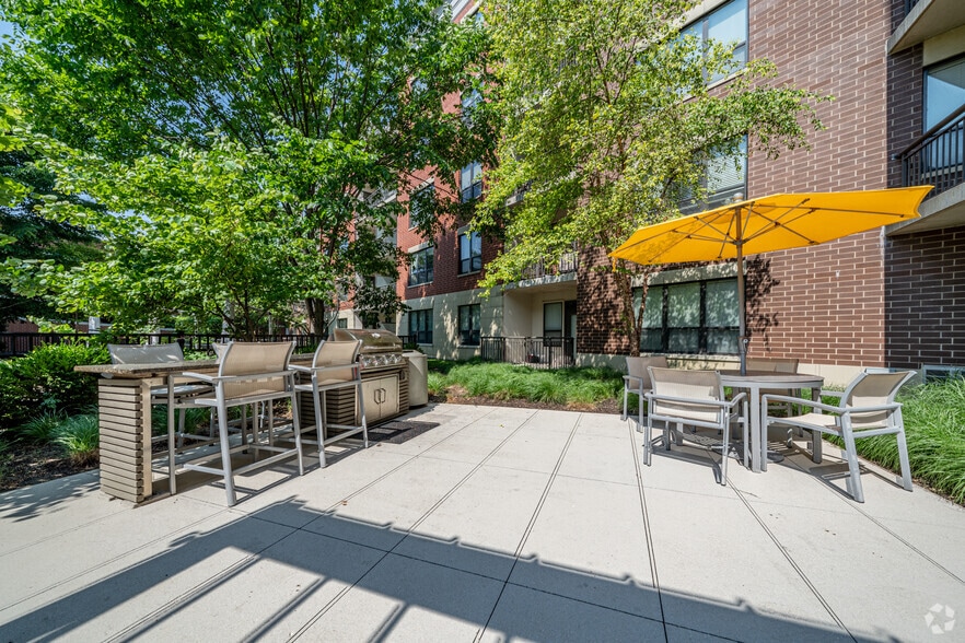 More Photos Of 9750 Crescent Park Cir, Orland Park Apartments For Lease