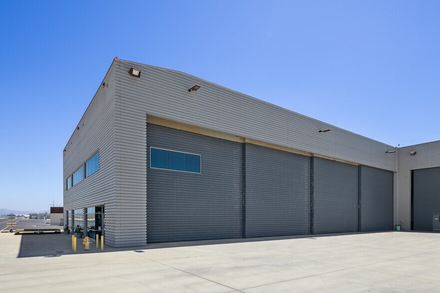 More Photos Of 800 Aviation Dr, Camarillo Airplane Hangar For Sale