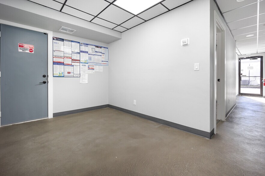 More Photos Of 2805 Broce Dr, Norman Warehouse For Sale