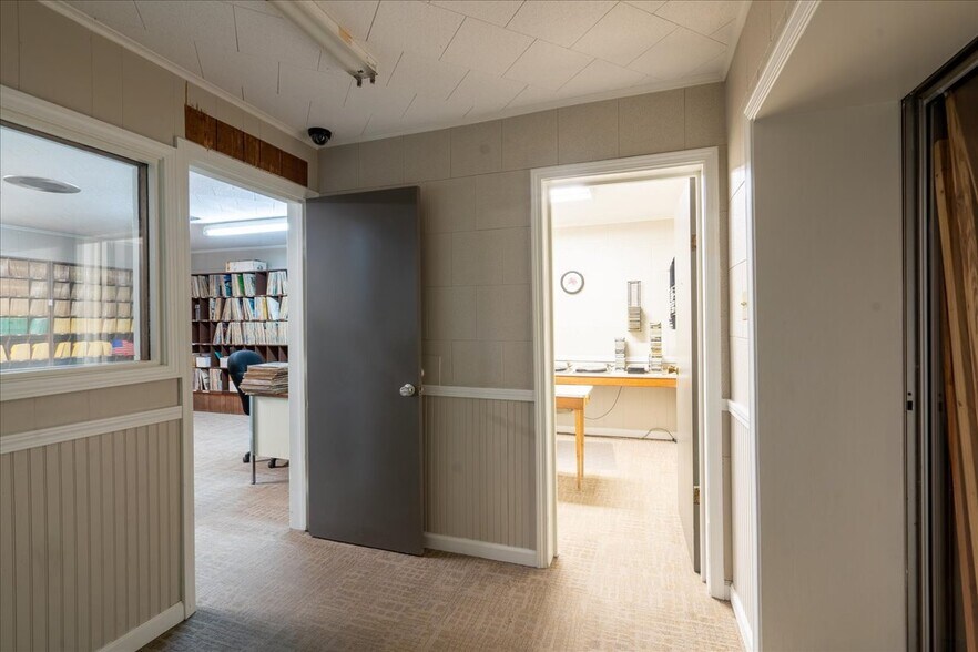 More Photos Of 5304 Meeks Dr, Orange Office For Sale