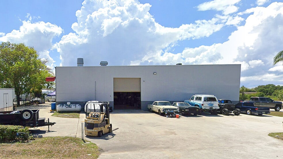 More Photos Of 3520 Consumer St, West Palm Beach Warehouse For Lease