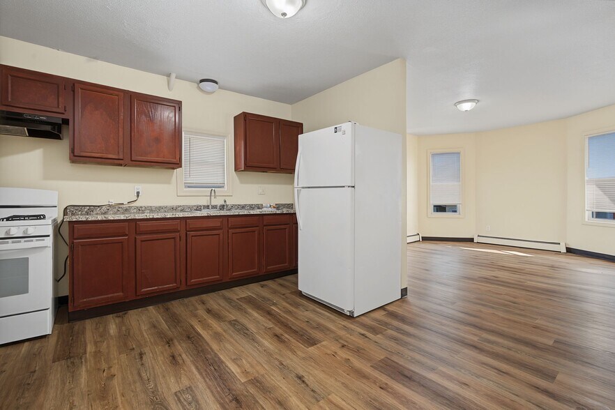 More Photos Of 471 Pond St, Woonsocket Apartments For Sale