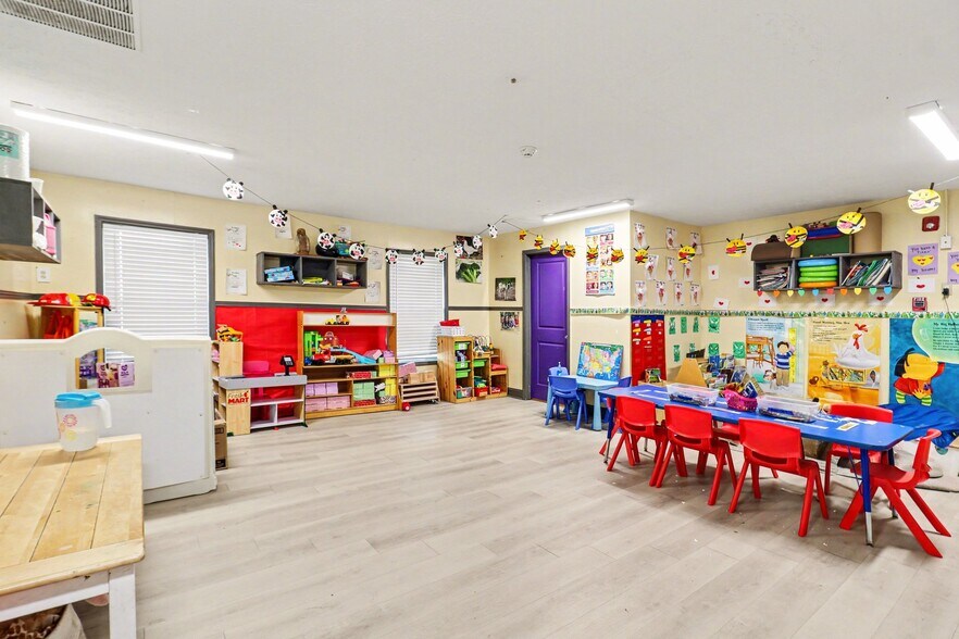 More Photos Of 983 Forest Ave, Forest Park Daycare Center For Sale