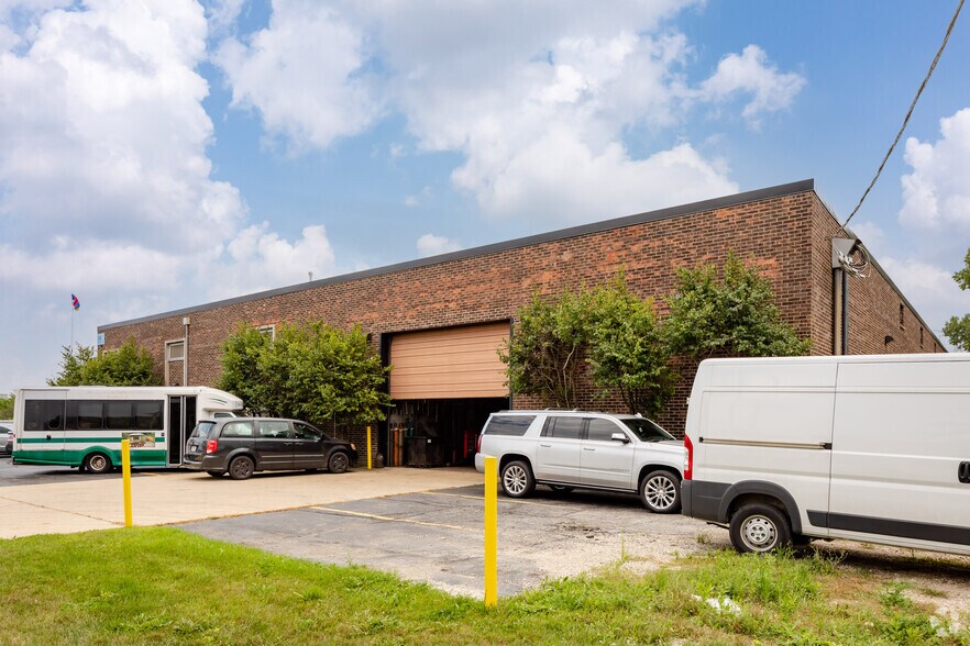 More Photos Of 199 Shepard Ave, Wheeling Warehouse For Lease