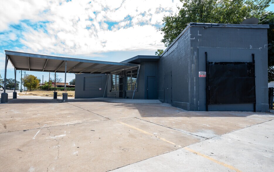 More Photos Of 1802 E Commerce St, San Antonio Auto Repair For Lease