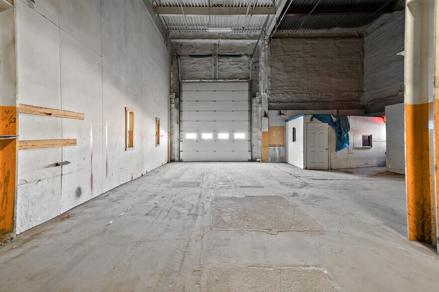 More Photos Of 35-75 Rue De L'acier, Coteau-du-lac Manufacturing For Sale