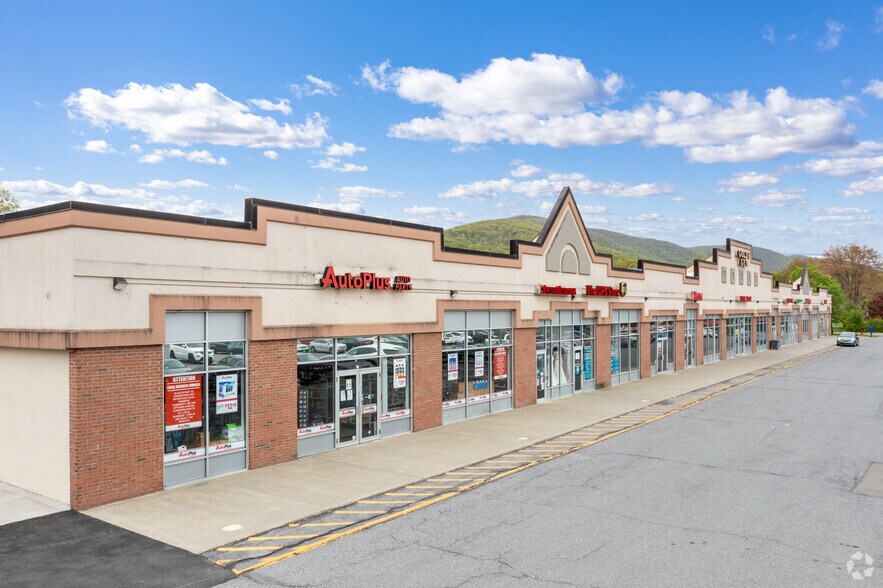 More Photos Of 986 Main St, Fishkill General Retail For Lease