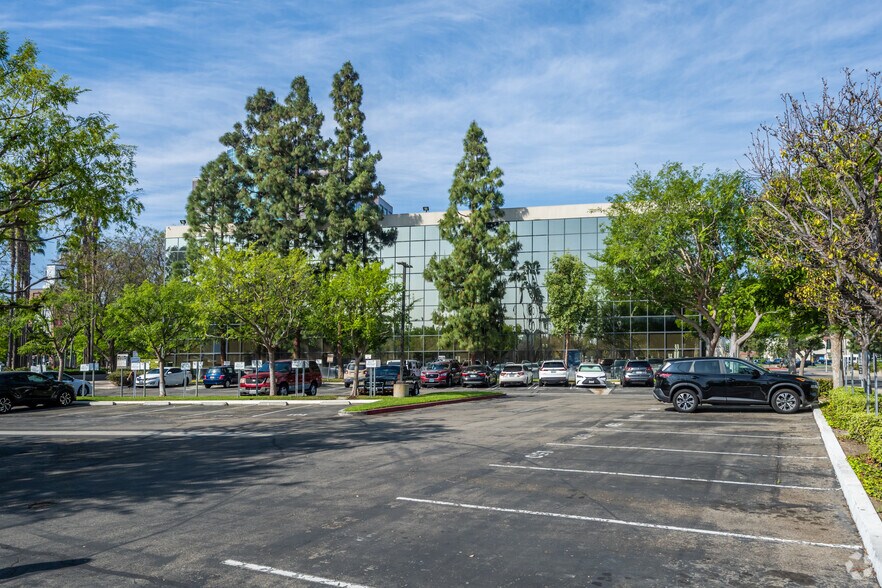 More Photos Of 100 S Anaheim Blvd, Anaheim Office For Lease