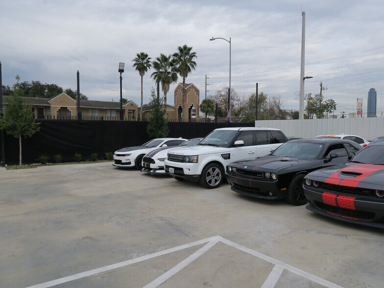 More Photos Of 6011 Skyline Dr, Houston Auto Dealership For Lease
