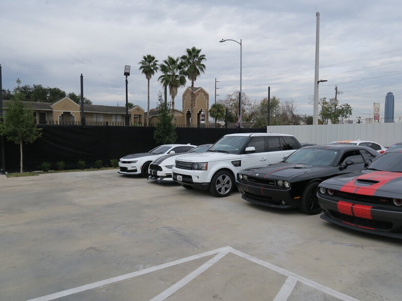 More Photos Of 6011 Skyline Dr, Houston Auto Dealership For Lease