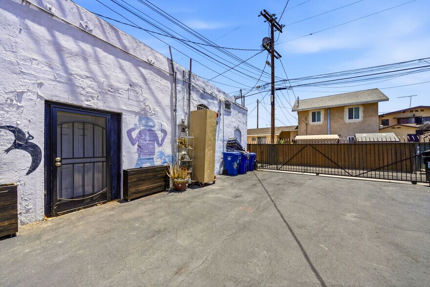 More Photos Of 586 W Avenue 28, Los Angeles Warehouse For Lease