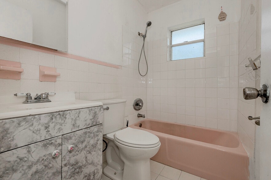 More Photos Of 1911-1915 SW 4th Ave, Fort Lauderdale Apartments For Sale
