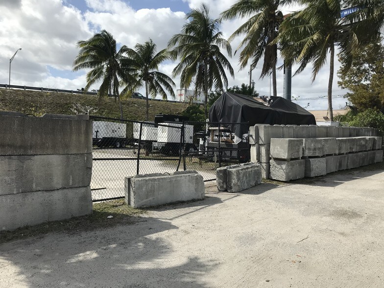 More Photos Of 6205 Buchanan St, Hollywood Warehouse For Sale