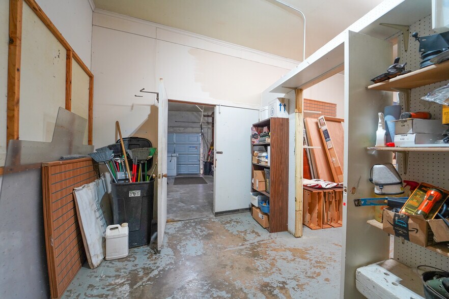 More Photos Of 802 North St, Victoria General Retail For Sale