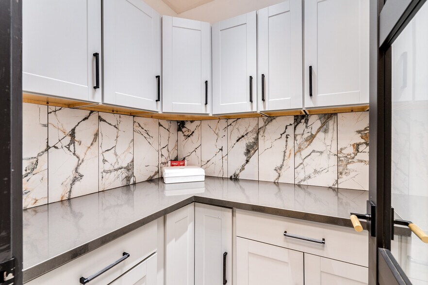 More Photos Of 1140 N Rosemont Blvd, Tucson Research And Development For Sale