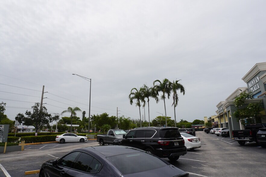 More Photos Of 2520-2650 N University Dr, Sunrise Unknown For Lease