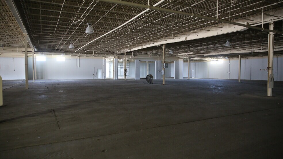 More Photos Of 845 Harrisburg Pike, Columbus Warehouse For Lease